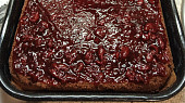 Pařížský dort / řezy, korpus potřený višňovým džemem