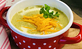Brokolicová polévka s čedarem