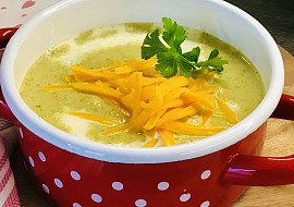 Brokolicová polévka s čedarem