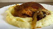 Šťavnaté kuřátko s bramborovou kaší