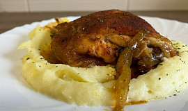 Šťavnaté kuřátko s bramborovou kaší