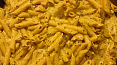 Gnocchi s kuřecím masem, špenátem a sýrovo-smetanovou omáčkou