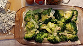 Brokolice zapečená s česnekem a dvěma druhy sýru
