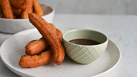 Churros s čokoládovou omáčkou