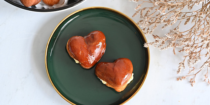 Koblihy "srdce" s karamelovou krustou