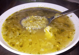 Cibulovo-česneková polévka zahuštěná kuskusem