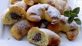 Kynuté ořechové rohlíčky