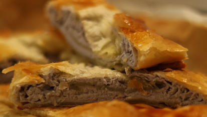 Listový závin s ovocným tvarohem, přidán borůvkový pudink
