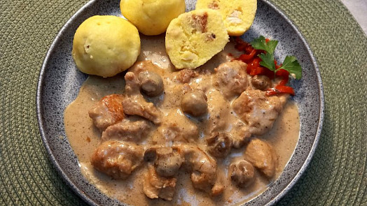 Drůbeží maso se žampiony v hořčicové omáčce