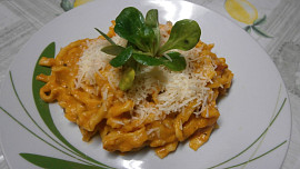 Omáčka z dýně, rajčat s ricottou Omáčka z dýně, rajčat s ricottou