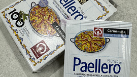 Paella s kuřecím masem a chorizem