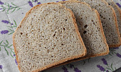 Jednoduchý chléb pro začátečníky (tmavý)