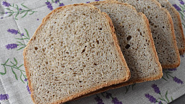Jednoduchý chléb pro začátečníky (tmavý)