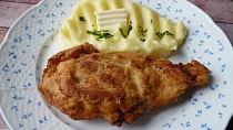 Smažený plněný kuřecí řízek