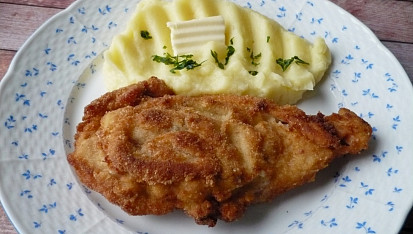 Smažený plněný kuřecí řízek