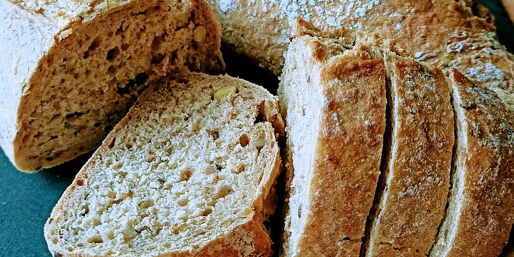 Dřevorubecký chléb s pomazánkou