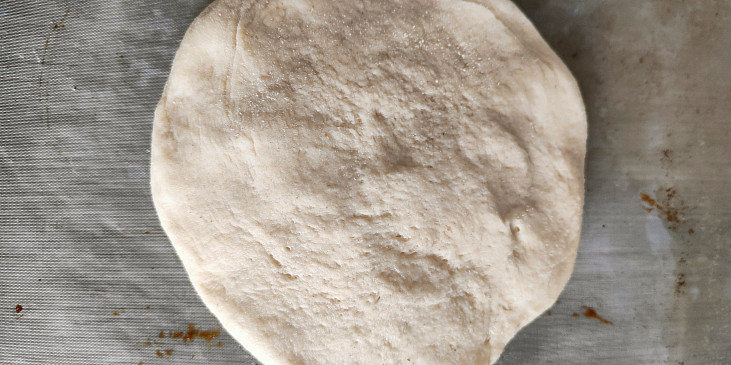 Marocký chléb khobz, před pečením