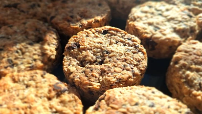 Veganské ''cookies'' kokosové sušenky z ovesných vloček s kousky čokolády