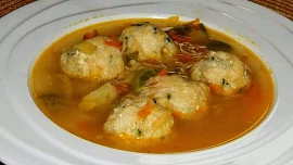 Zeleninová polévka s kapustičkami a tofu knedlíčky