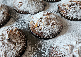 Muffiny s celým mákem a broskví