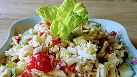 Salát z pekingského zelí s balkánským sýrem
