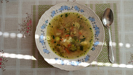 Dobrá drůbeží polévka s domácími nudlemi