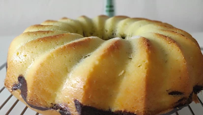 Mramorová bábovka se zakysanou smetanou