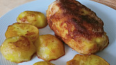 Smažená kuřecí prsa plněná šunkou a nivou
