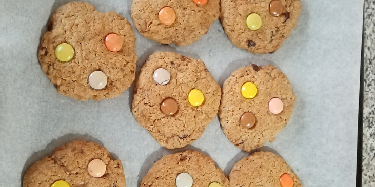 Cookies s čokoládou a lentilkami (Pro koledníky ideální dobrota 🙂)