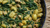 Gnocchi s kuřecím masem a špenátem