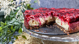 Malinový cheesecake s bílou čokoládou