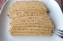 Celkem 8 medových plátů a krém z 1 karamelového Salka a 250 g másla.