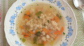 Vepřová polévka s masem a zeleninou