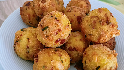 Bramborové krokety se sýrem a anglickou slaninou