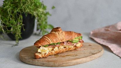 Plněný croissant