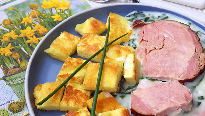 Smetanová bylinková omáčka se svítkem a uzeným masem