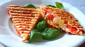 Caprese toust