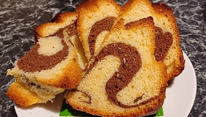 Mandlová bábovka s vaječným koňakem