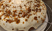 Mrkvový dort (Na zdobení jsem použila drobky dortu a nastrouhala bílou čokoládou)
