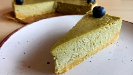 Pistáciový cheesecake s mandlovým korpusem