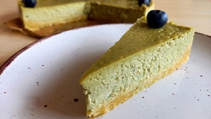 Pistáciový cheesecake s mandlovým korpusem