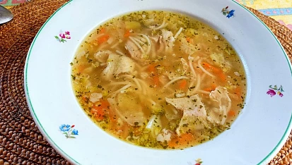 Polévka z kuřecích hřbetů