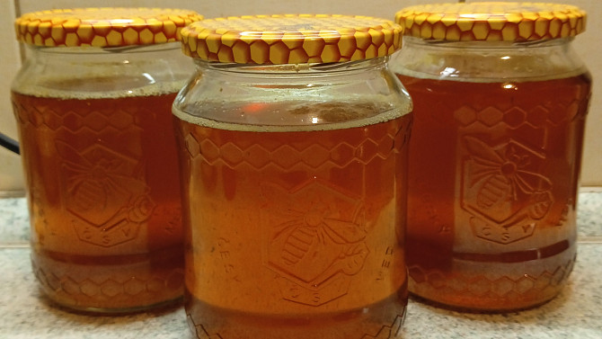 Míchaný pampeliškovo-sedmikráskový med, ...a hotovo