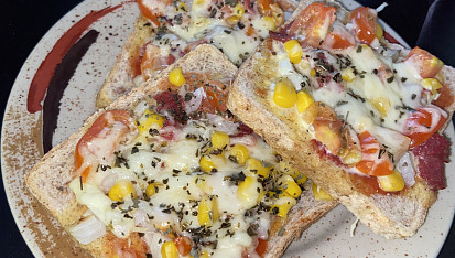 Toastová pizza v troubě
