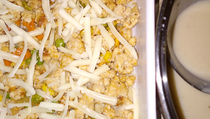 Zapečené nepředvařené lasagně s kuřecím a sýrem