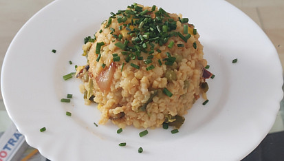 Bulgur s osmaženou zeleninou a kuřecím masem