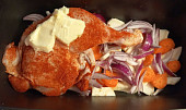 Kuřecí kořeněná stehna pečená na zelenině