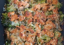 Zapečené brambory s brokolicí a kuřecím masem (Luxusní !! Děkuji.)
