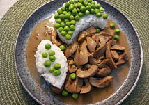 Vepřové ledvinky dušené na cibuli se slaninou