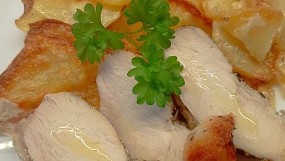 Kuřecí supreme sous-vide zapečené s rozmarýnovými bramborami v MTH, Sous - vide kuřecí supreme zapečené s rozmarýnovými bramborami v MTH